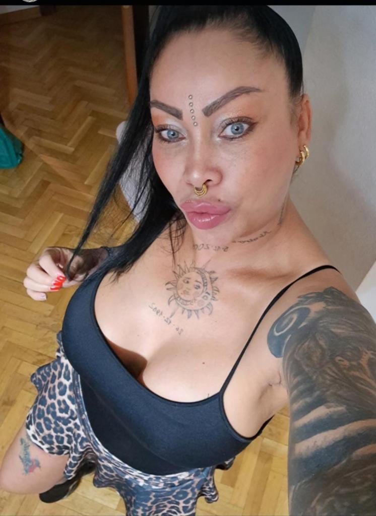 653209748: Chica busca chico en Barcelona