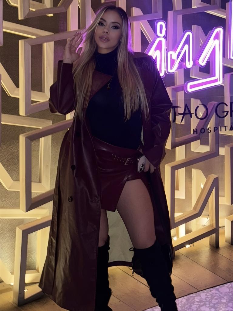 631632239: Chica busca chico en Barcelona