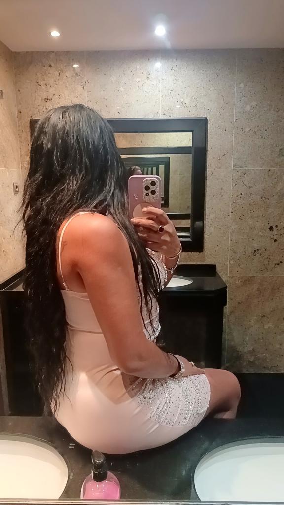 604113086: Chica busca chico en Málaga