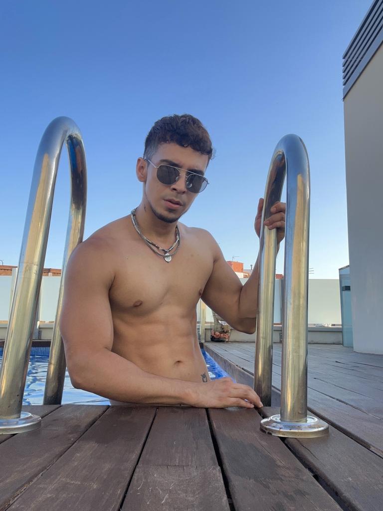 687204420: Chico busca chica en Barcelona