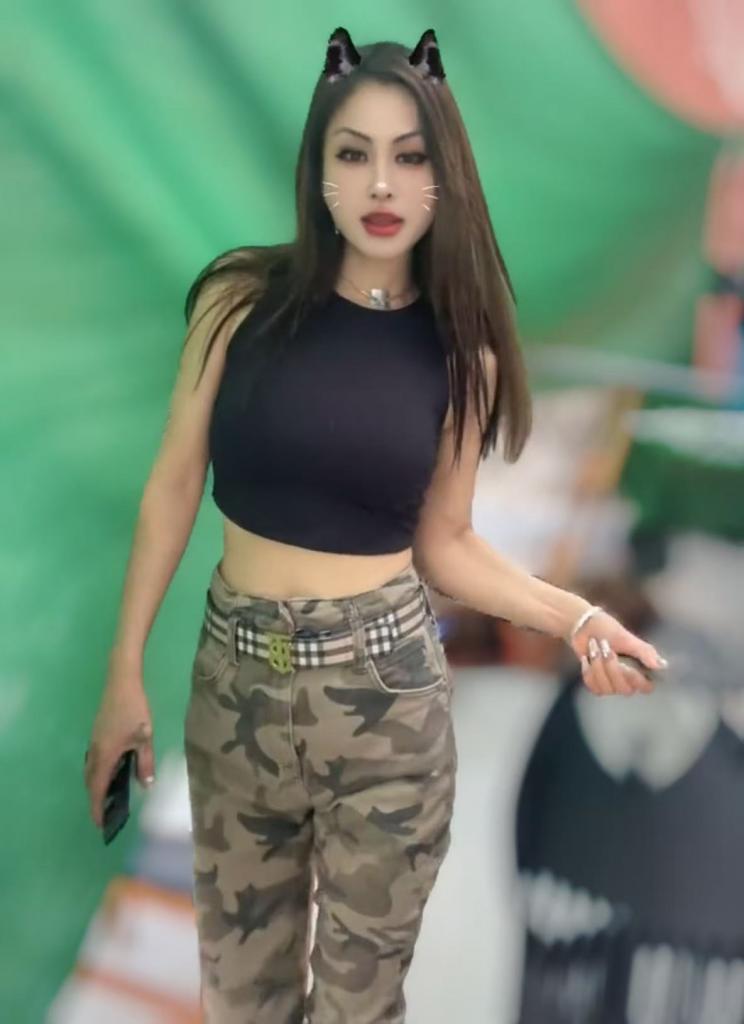 678672247: Chica busca chico en Barcelona