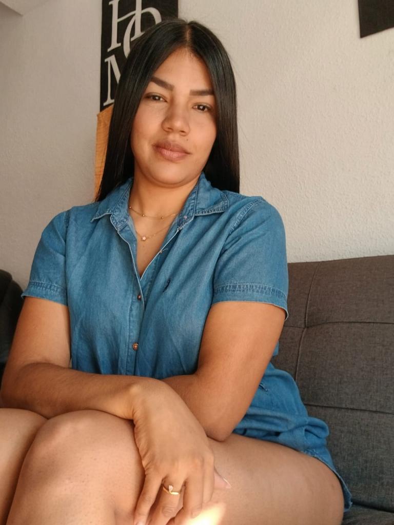 613902396: Chica busca chico en Sevilla