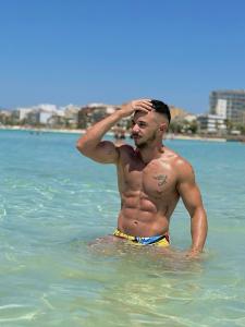 671151433: Chico busca chica en Barcelona