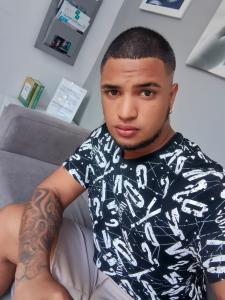 663496572: Chico busca chica en Valencia