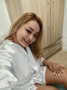 647275214: Chica busca chico en Málaga