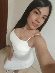 613902396: Chica busca chico en Sevilla