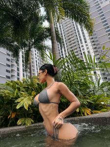 604462089: Chica busca chico en Málaga