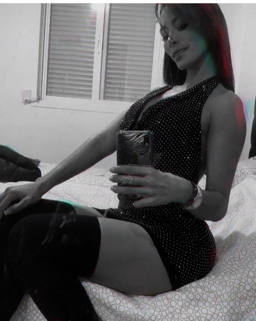 664390322: Chica busca chico en Málaga