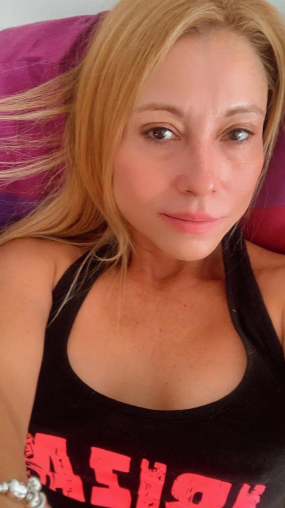 Chica busca chico en Ibiza: Chica busca chico