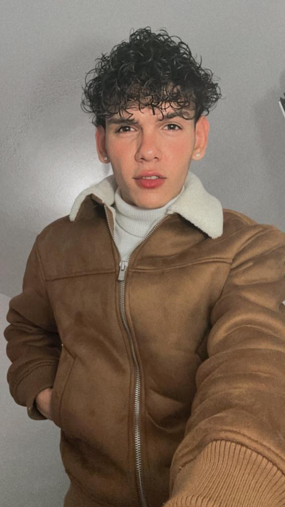 614682863: Chico busca chica en Granada