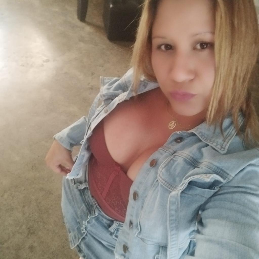 655786259: Chica busca chico en Sevilla