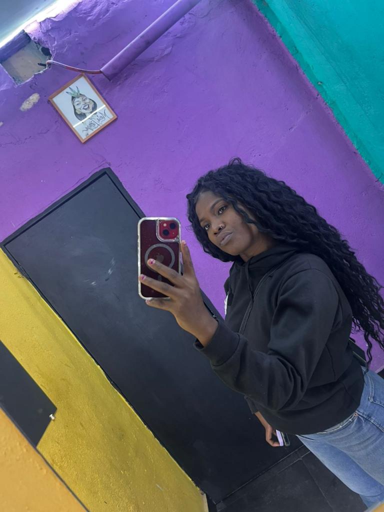 664039809: Chica busca chico en Barcelona