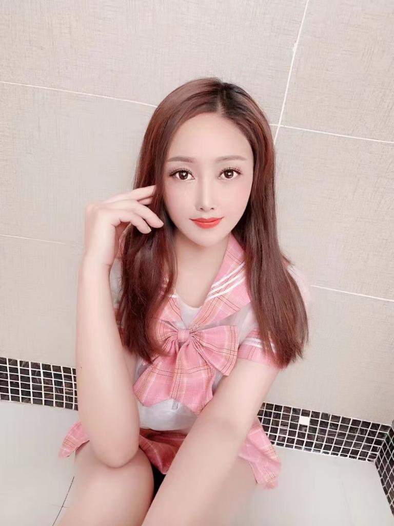 678672247: Chica busca chico en Barcelona