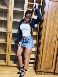 611333964: Chica busca chico en La Coruña