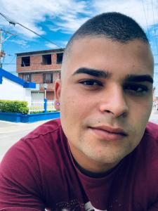 617443081: Chico busca chica en Madrid