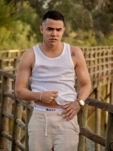 Chico busca chica en Sevilla: 