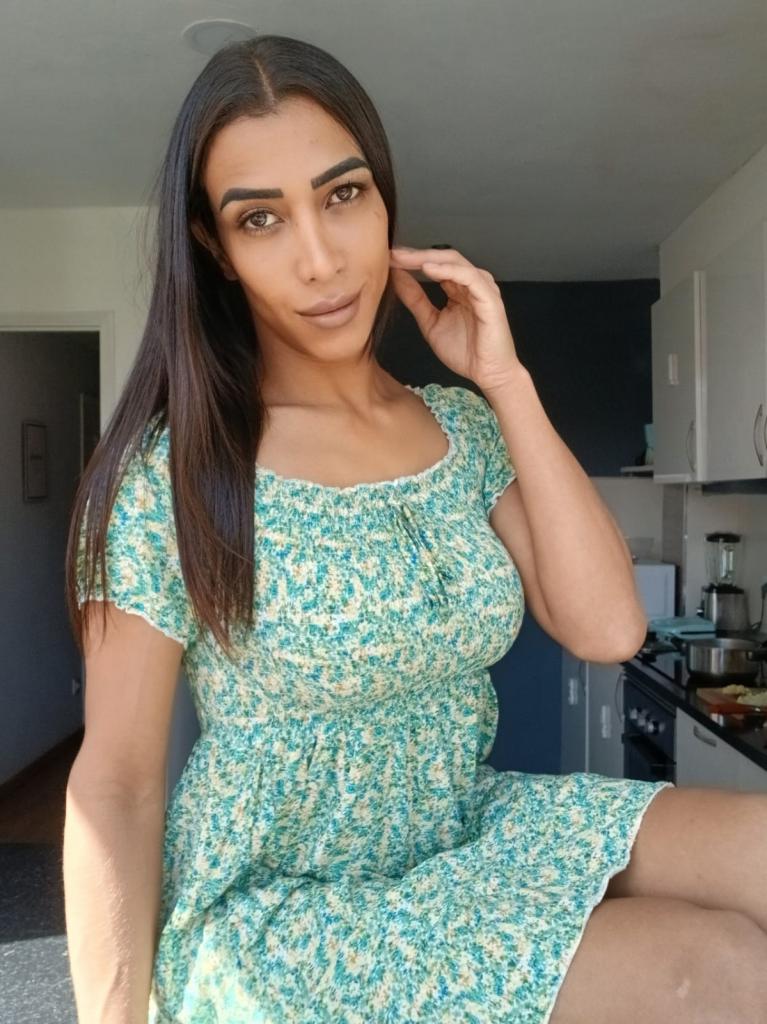 641466821: Chica busca chico en Pontevedra