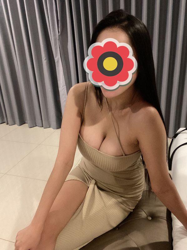 667704877: Chica busca chico en Barcelona