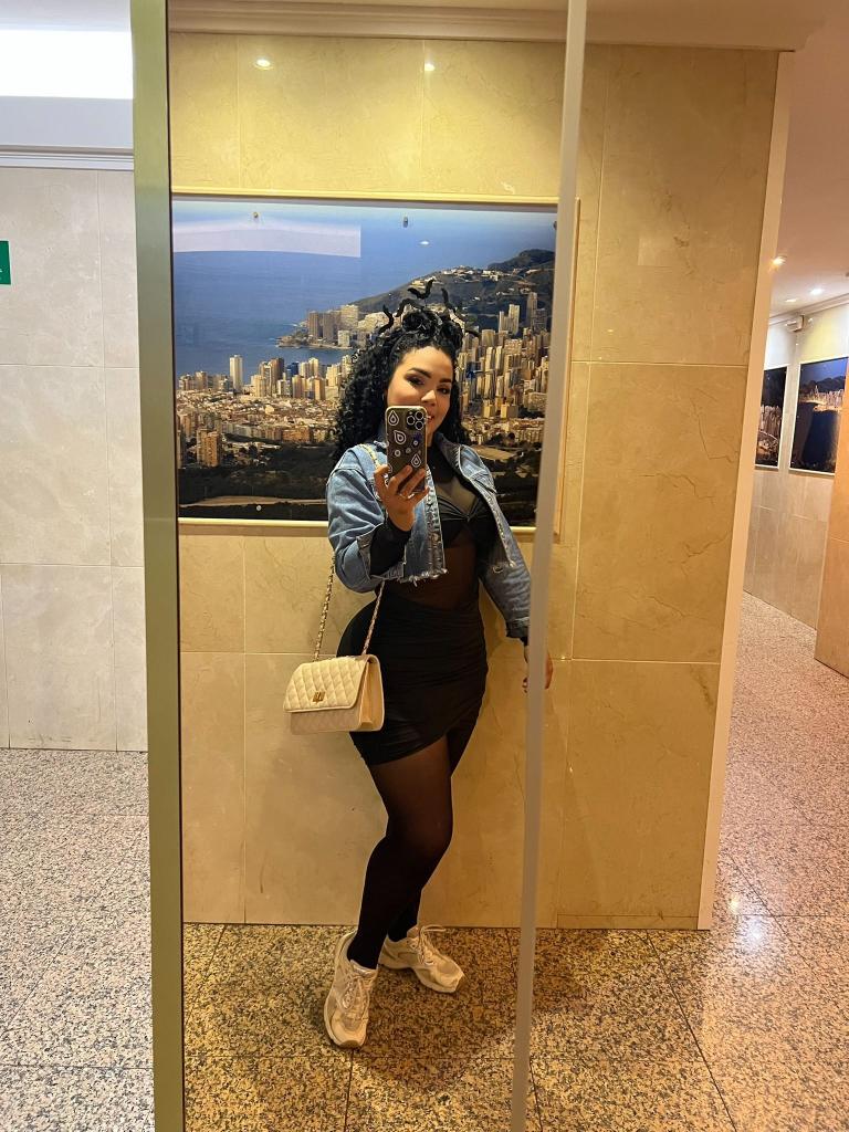 671544530: Chica busca chico en Alicante