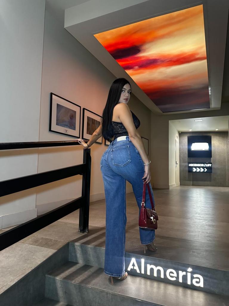 643806659: Chica busca chico en Almería