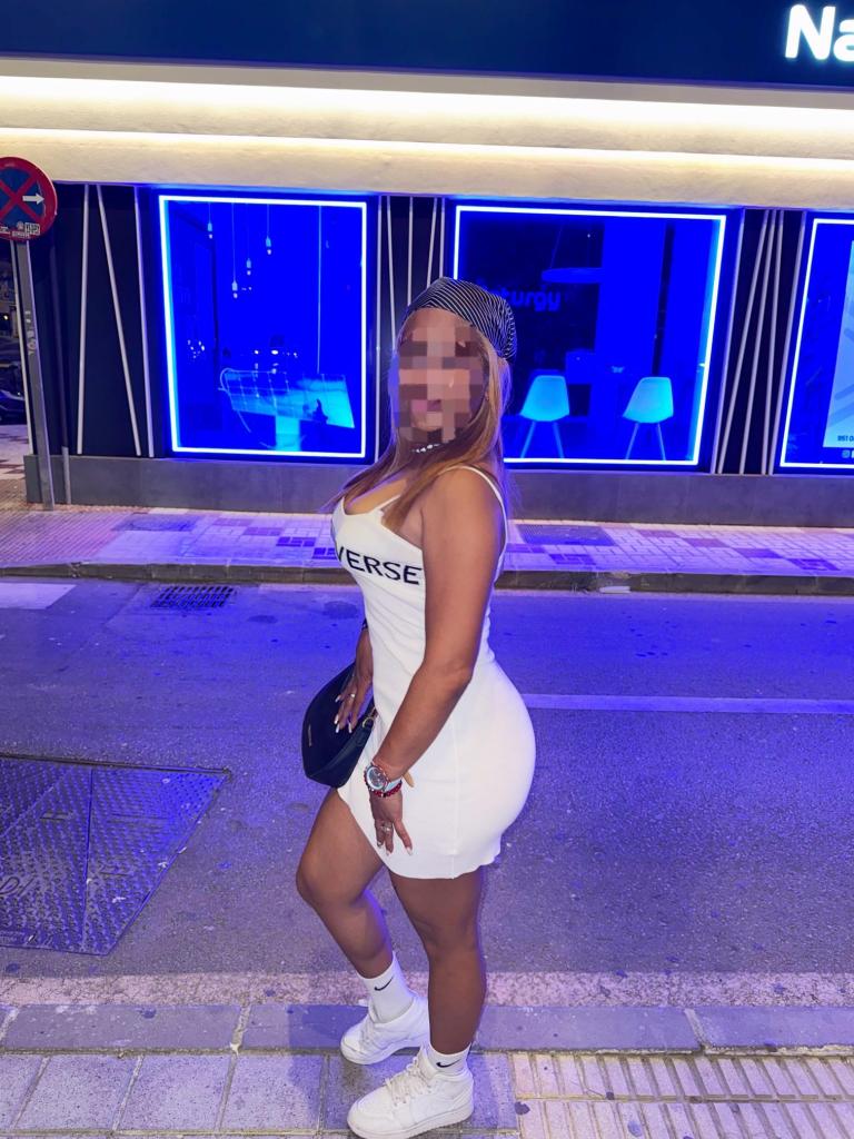 Chica busca chico en Almería: 