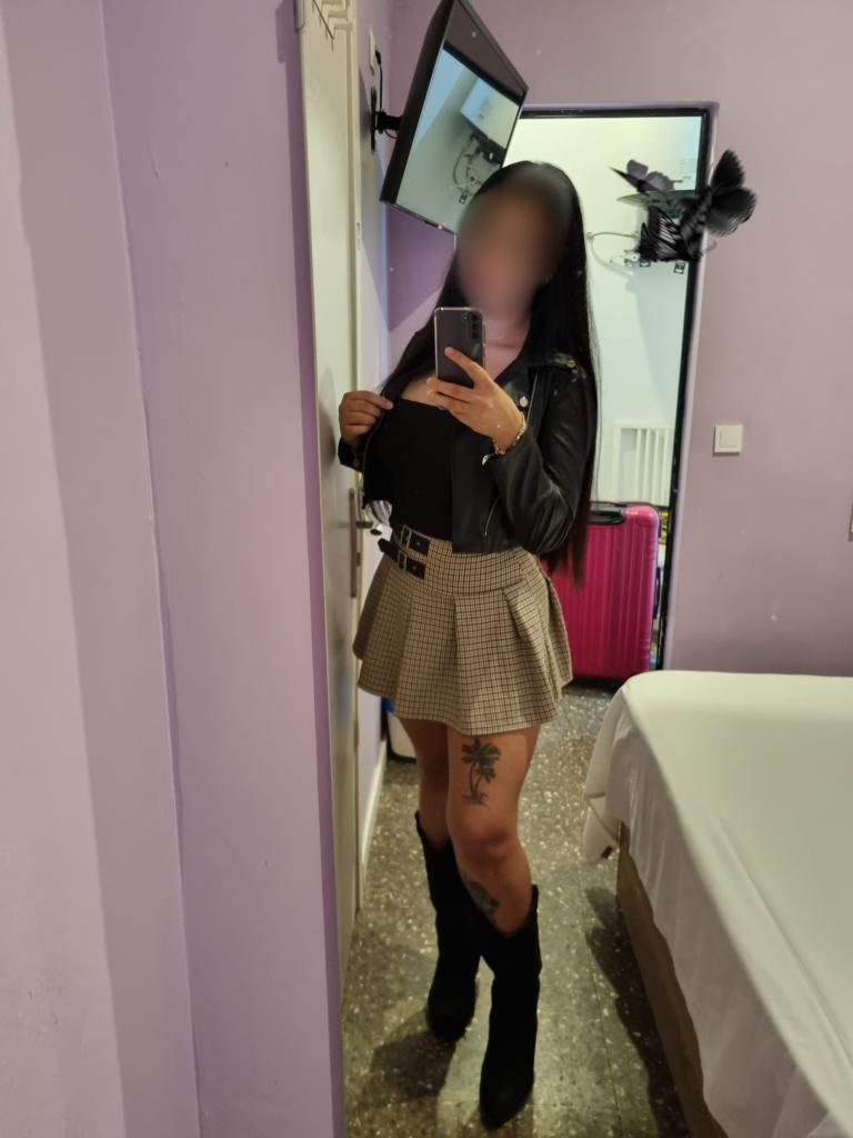 610390589: Chica busca chico en Barcelona