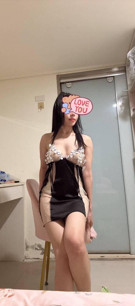 670726873: Chica busca chico en Barcelona