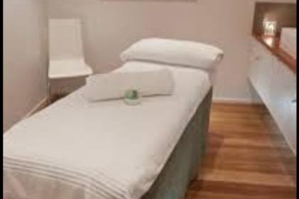 695988225: Chica busca chico en Orense