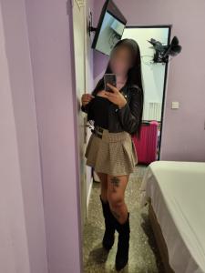 610390589: Chica busca chico en Barcelona