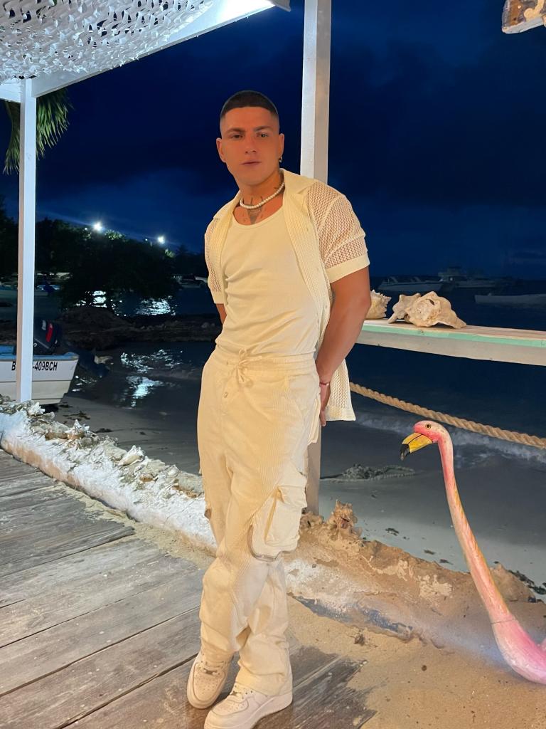 Chico busca chica en Sevilla: 