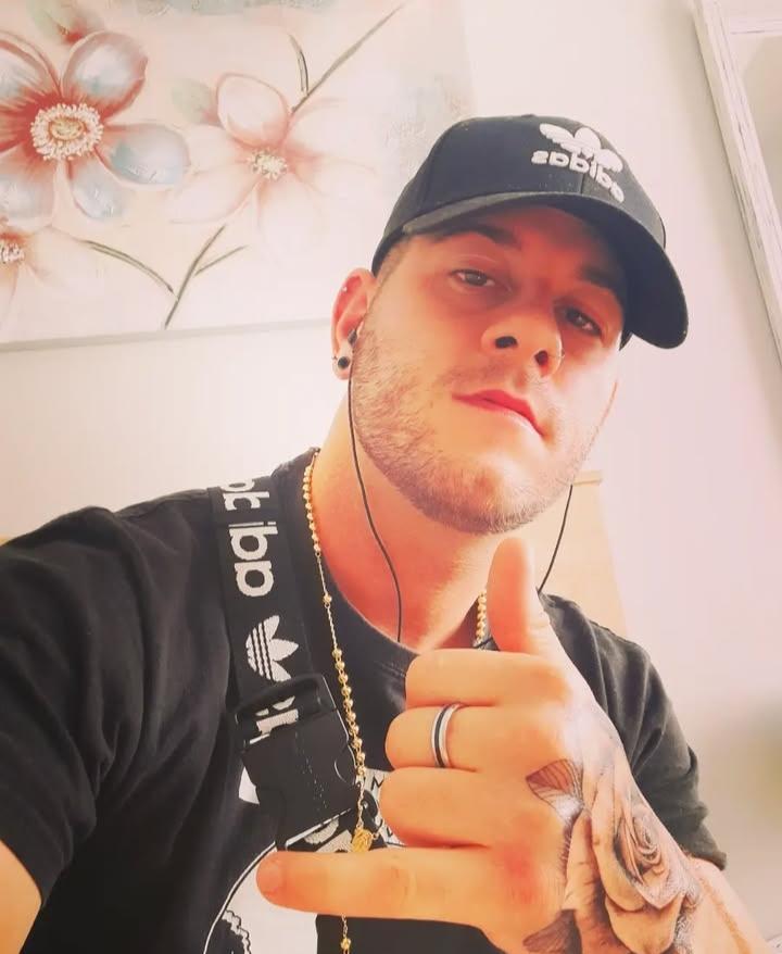 612455377: Chico busca chica en Sevilla