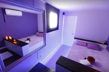 931747275: Chica busca chico en Barcelona