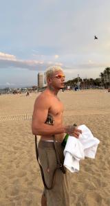 674633426: Chico busca chica en Barcelona