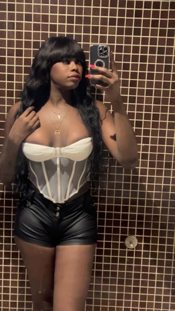 643001488: Travesti en Barcelona