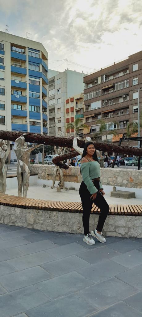 613920413: Chica busca chico en Barcelona