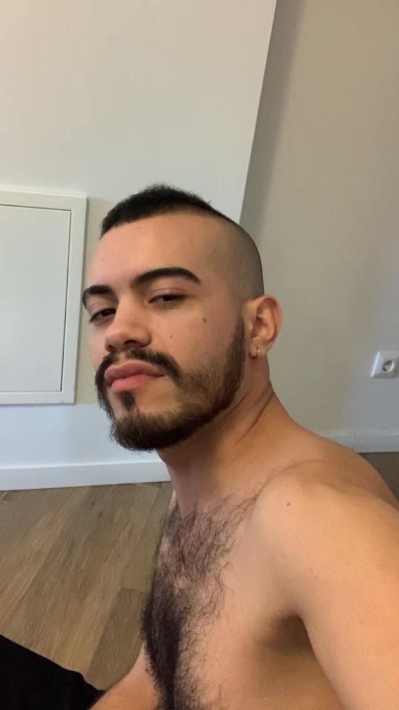 627296445: Chico busca chica en Madrid