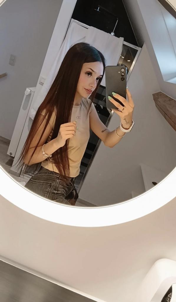 695104966: Chica busca chico en Granada