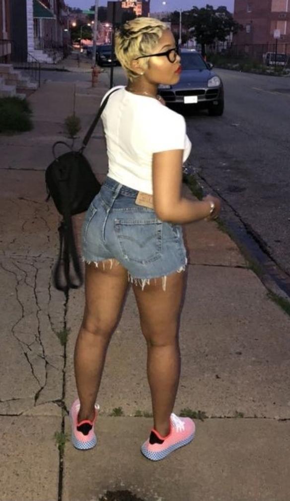 Chica busca chico en Huelva: 