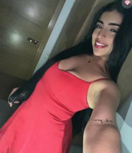 670860277: Chica busca chico en Madrid