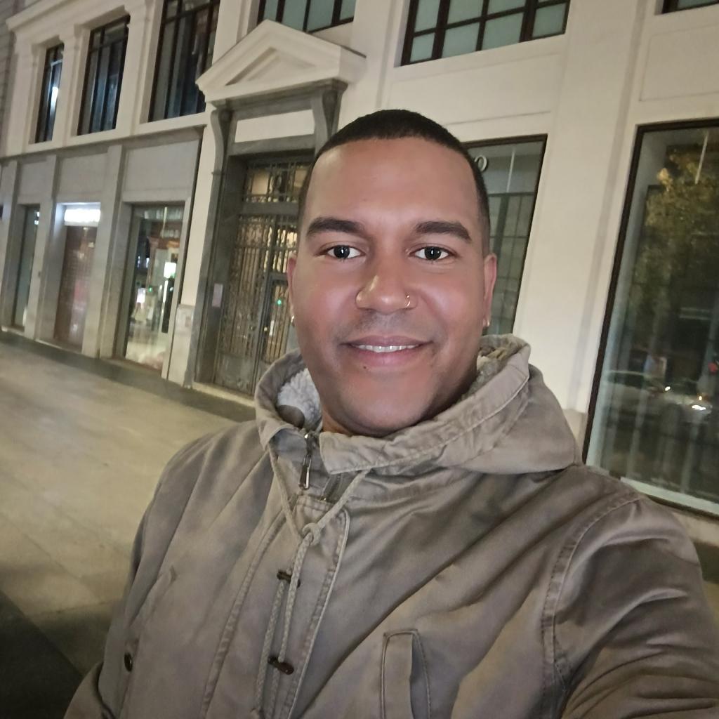 697721438: Chico busca chica en Madrid