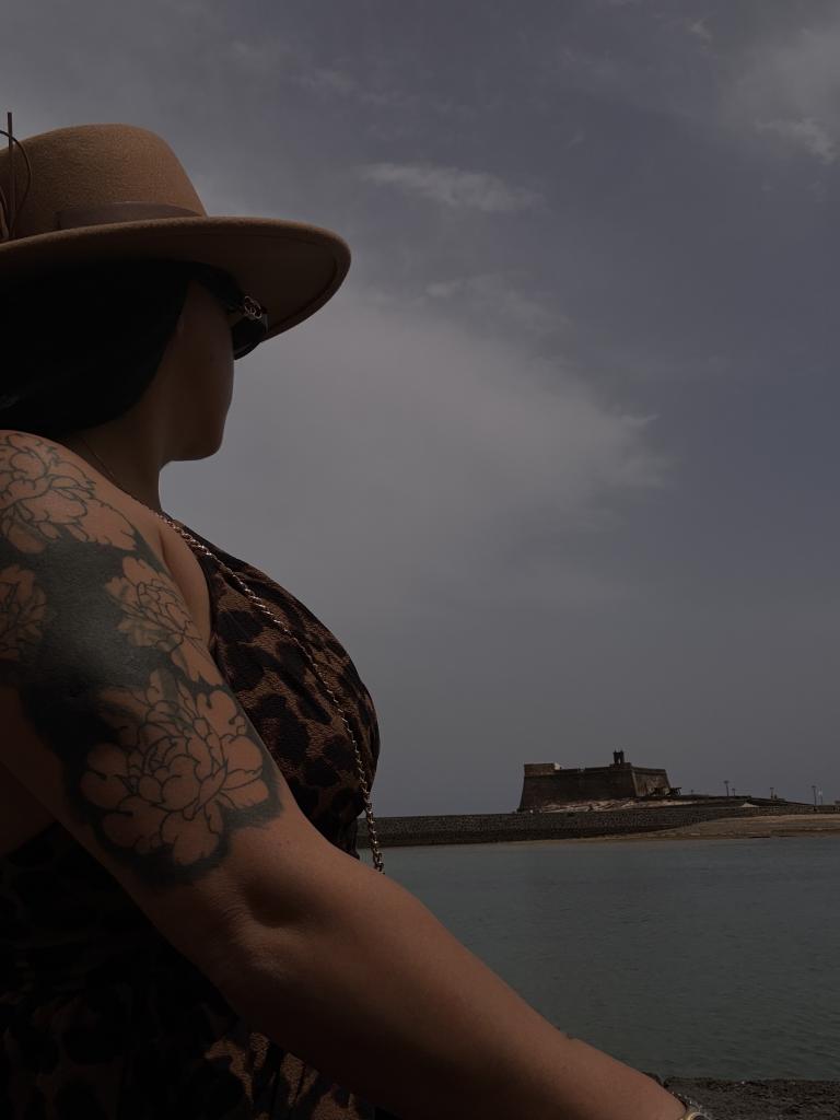 Chica busca chico en Alicante: Chica busca chico