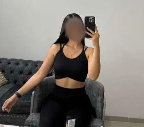 678650442: Chica busca chico en Sevilla