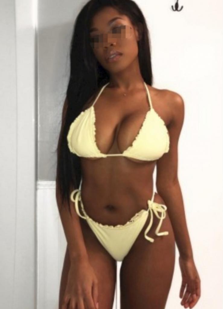 631954606: Chica busca chico en Barcelona