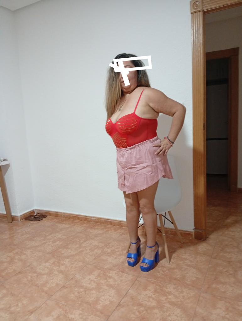 695725686: Chica busca chico en Murcia