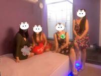 931747275: Chica busca chico en Barcelona