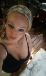 613958151: Chica busca chico en La Coruña