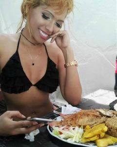 677016162: Chica busca chico en Granada