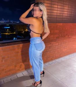 614473267: Chica busca chico en Barcelona