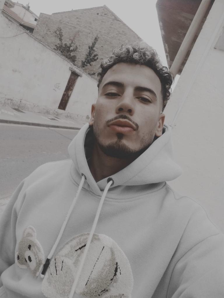 614559719: Chico busca chica en Madrid