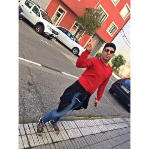 631341789: Chico busca chica en Lugo